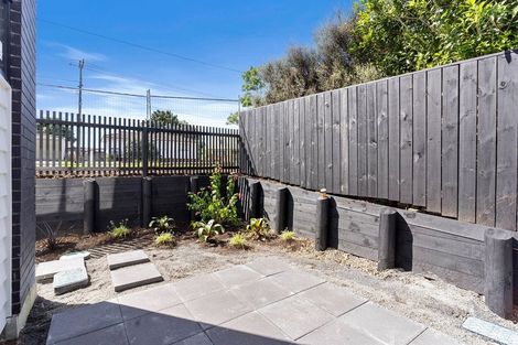 Photo of property in 101a Beach Road, Te Atatu Peninsula, Auckland, 0610