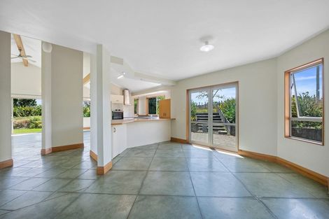 Photo of property in 10 Merewhira Road, Paremoremo, Albany, 0793