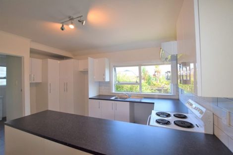 Photo of property in 19 Cleve Road, Green Bay, Auckland, 0604