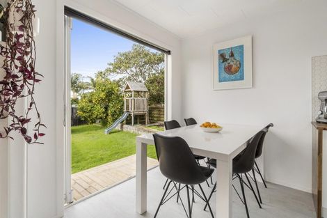 Photo of property in 32 Allington Road, Massey, Auckland, 0614