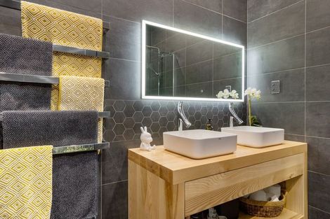 Photo of property in 35 Birkdale Road, Birkdale, Auckland, 0626