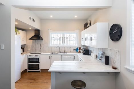 Photo of property in 82 Olliviers Road, Phillipstown, Christchurch, 8011