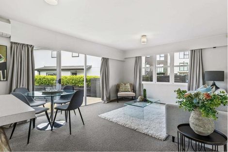 Photo of property in 2/111 Hobsonville Road, West Harbour, Auckland, 0618