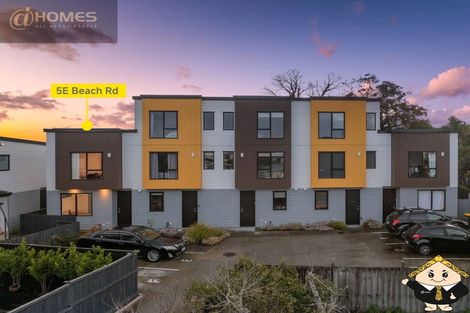 Photo of property in 5e Beach Road, Te Atatu Peninsula, 0610