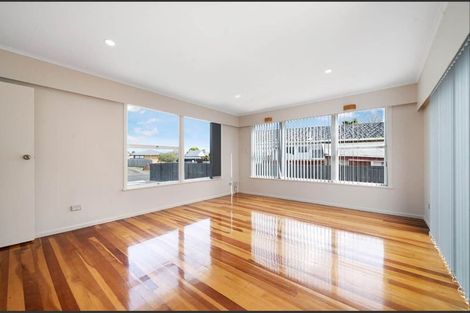 Photo of property in 17 Kohinoor Avenue, Mangere, Auckland, 2022