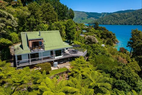 Photo of property in 2069 Queen Charlotte Drive, Ngakuta Bay, Picton, 7281