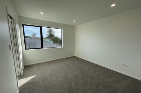 Photo of property in 1/12 Enderby Drive, Te Atatu Peninsula, Auckland, 0610