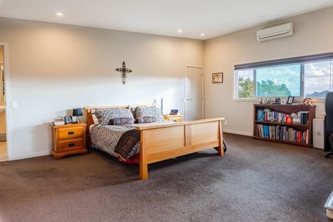 Photo of property in 10 Treetops Way, Bayview, Auckland, 0629