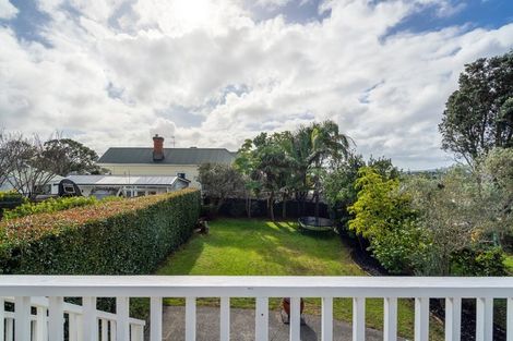 Photo of property in 112 Calliope Road, Stanley Point, Auckland, 0624