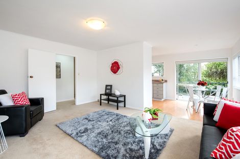Photo of property in 5 Palm Court Drive, Glen Eden, Auckland, 0602