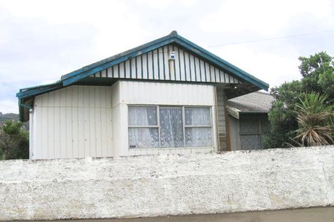 Photo of property in 80 Apu Crescent, Lyall Bay, Wellington, 6022