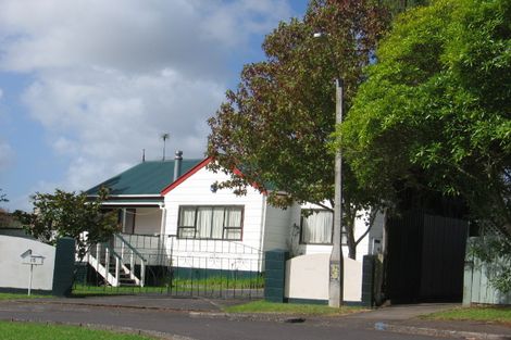 Photo of property in 15 Meilland Place, Glen Eden, Auckland, 0602