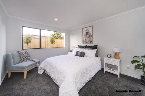 Photo of property in 4 Angelina Way, Kelvin Grove, Palmerston North, 4414