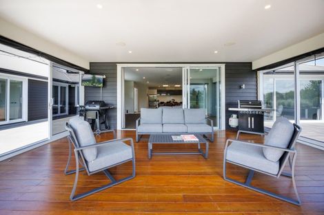 Photo of property in 33 Hartwell Drive, Kelvin Grove, Palmerston North, 4470