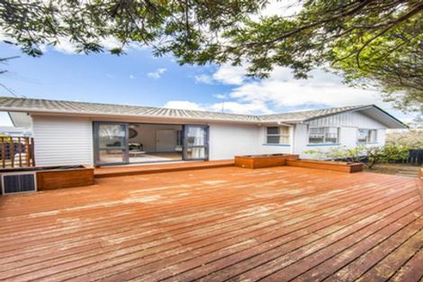 Photo of property in 90 Lantana Road, Green Bay, Auckland, 0604