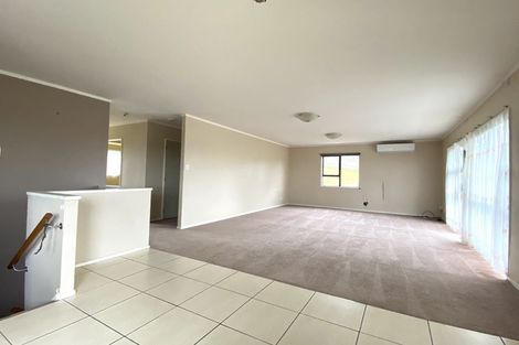 Photo of property in 1/10 Sumich Place, West Harbour, Auckland, 0618