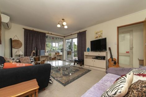 Photo of property in 18 George Herring Place, Glen Eden, Auckland, 0602