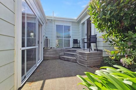 Photo of property in 16 Lawrence Street, Newtown, Wellington, 6021