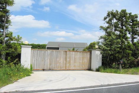 Photo of property in 137 Old North Road, Kumeu, 0892