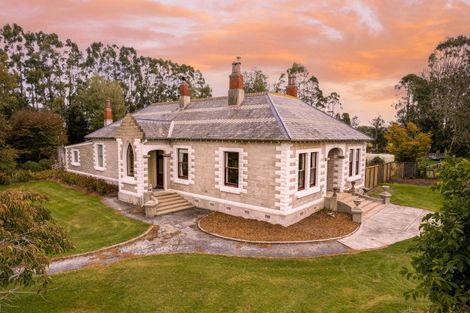 Photo of property in 66 Riverbank Road, Inch Clutha, Kaitangata, 9281