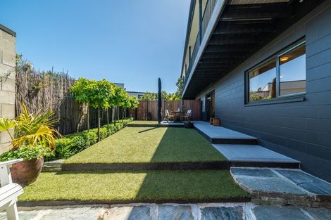 Photo of property in 18 Poplar Drive, Kelvin Heights, Queenstown, 9300