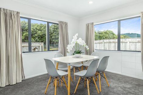 Photo of property in 18 Guildford Drive, Paraparaumu, 5032