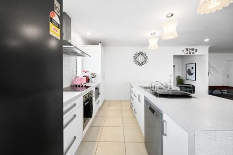 Photo of property in 56 Farnborough Drive, Grandview Heights, Hamilton, 3200