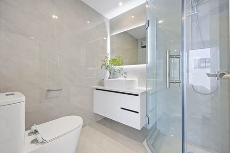 Photo of property in 40a The Esplanade, Eastern Beach, Auckland, 2012
