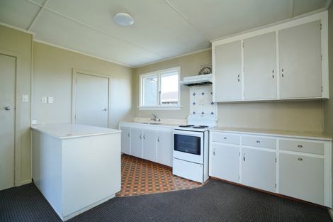 Photo of property in 15 Park Street, Winton, 9720