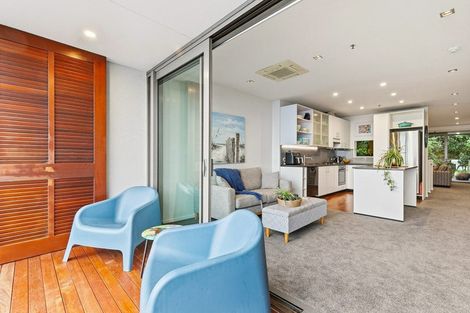 Photo of property in Patent 326 Apartments, 209s/326 Evans Bay Parade, Hataitai, Wellington, 6021