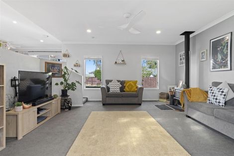 Photo of property in 6 Armitage Place, Tuakau, 2121