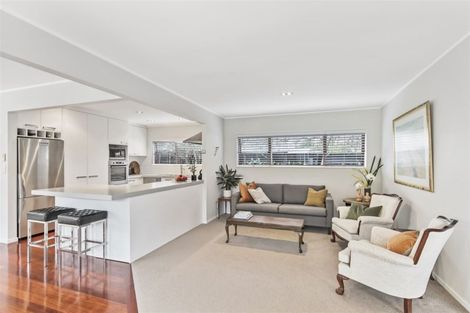 Photo of property in 13 James Evans Drive, Northcote, Auckland, 0627