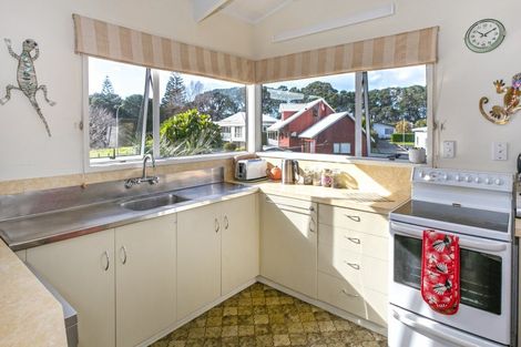 Photo of property in 102 Awarua Place, Whangamata, 3620