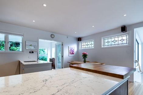 Photo of property in 9 Raroa Terrace, Waiatarua, Auckland, 0604