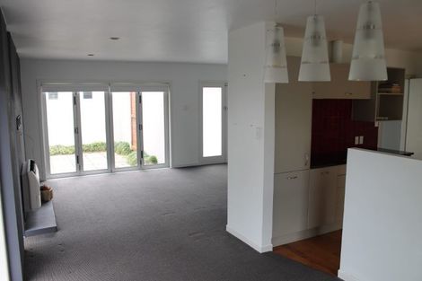 Photo of property in 92 Shakespeare Road, Milford, Auckland, 0620