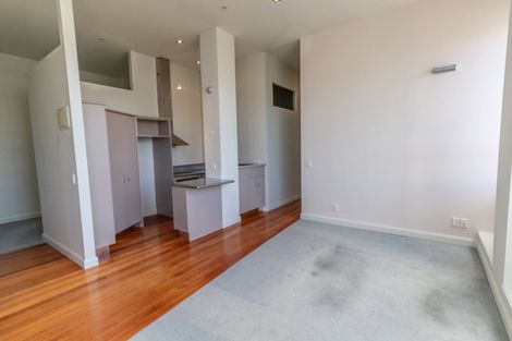 Photo of property in Stadium Garden Flats, 210/107 Thorndon Quay, Pipitea, Wellington, 6011