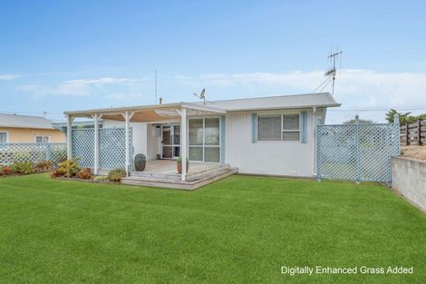 Photo of property in 4 Thomas Place, Foxton Beach, Foxton, 4815