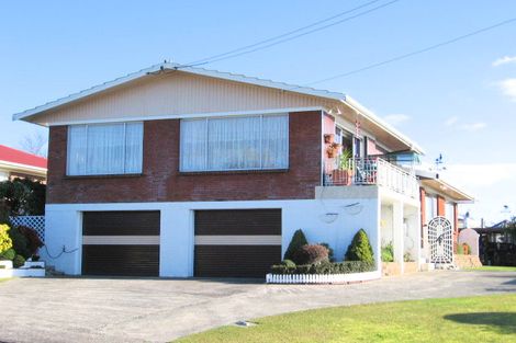 Photo of property in 14 Renwick Street, Papakura, 2110