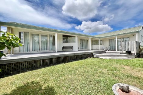 Photo of property in 15 Hobie Court, West Harbour, Auckland, 0618