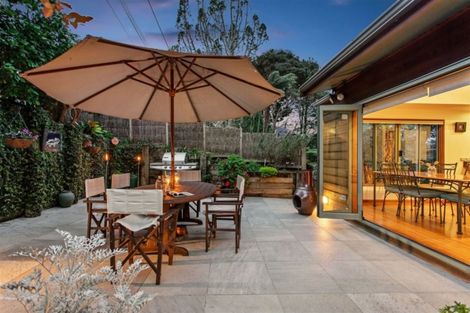 Photo of property in 1/16 Glade Place, Birkenhead, Auckland, 0626