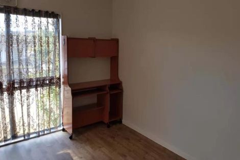 Photo of property in 13 Medina Place, Half Moon Bay, Auckland, 2012