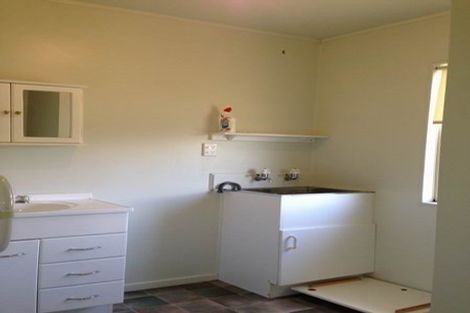 Photo of property in 10 Barron Drive, Green Bay, Auckland, 0604