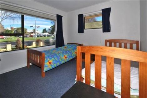 Photo of property in 1/412 Memorial Avenue, Burnside, Christchurch, 8053