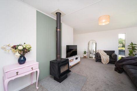Photo of property in 27 Hillcrest Drive, Kelvin Grove, Palmerston North, 4414