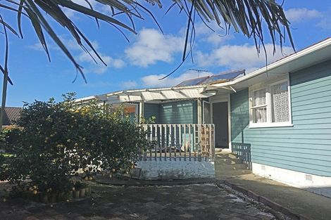 Photo of property in 169 Hobsonville Road, West Harbour, Auckland, 0618