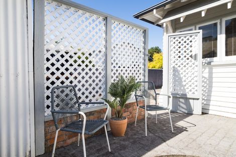 Photo of property in 17 Argyle Avenue, Takaro, Palmerston North, 4410