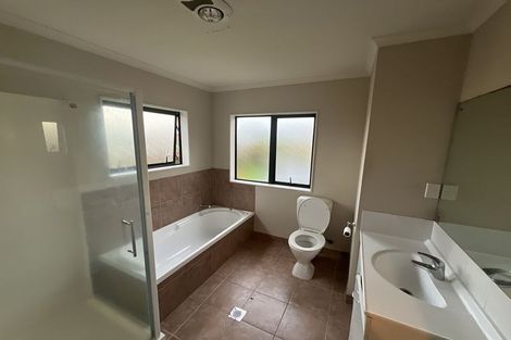 Photo of property in 77 Naylors Drive, Mangere, Auckland, 2022