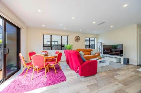 Photo of property in 16 Cara Avenue, Kumeu, 0810