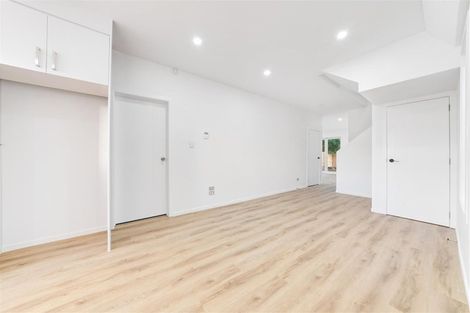 Photo of property in 25 Stitchbird Crescent, Papakura, 2110