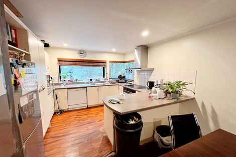 Photo of property in 4 Oystergrove Road, West Harbour, Auckland, 0618